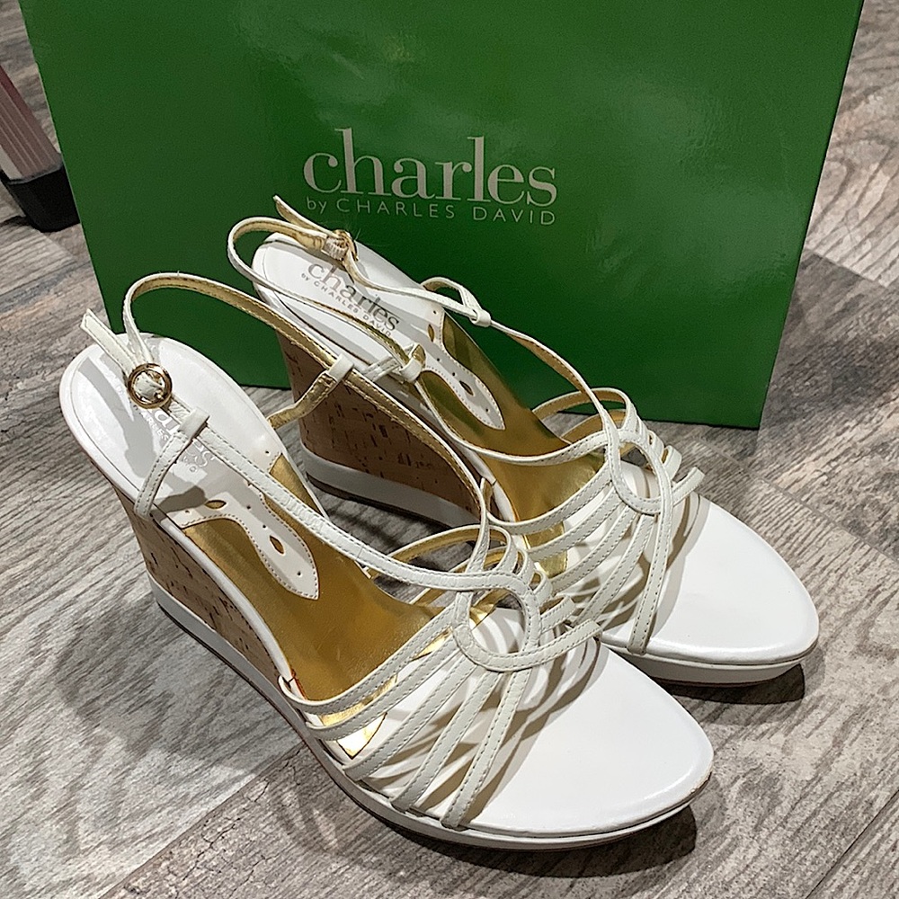 Charles by Charles David. White Leather Wedge Sandals. Size 7.5 GUC